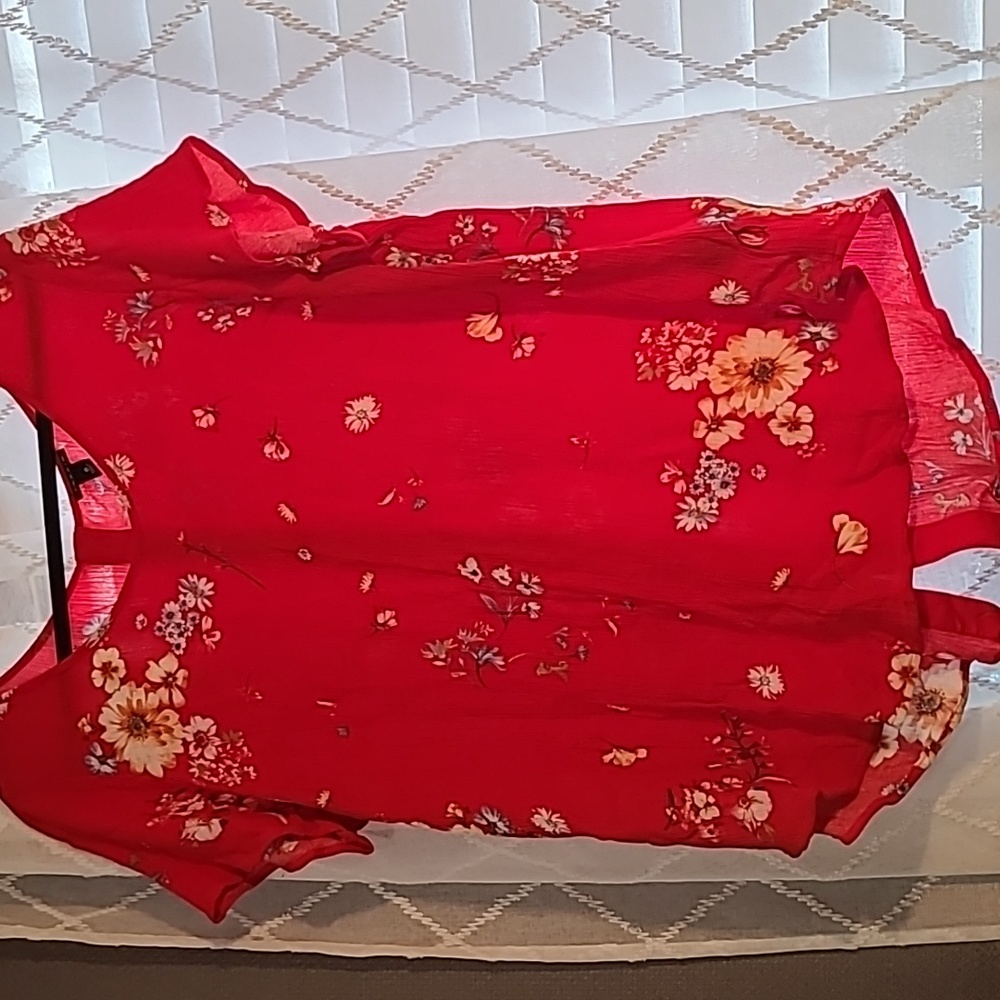 Flowy, red top